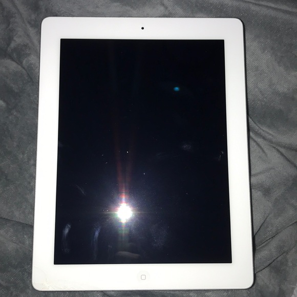 Apple IPad 4th generation with Retina Display - Picture 1 of 3